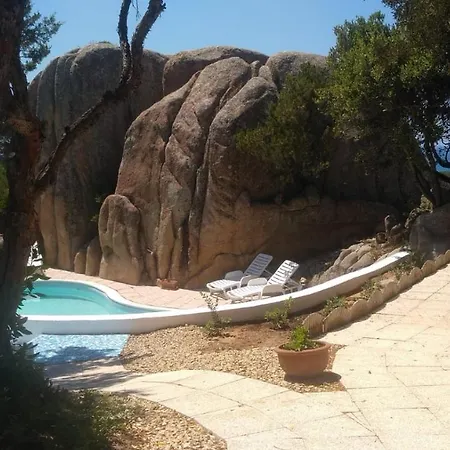 - Piscina E Aria Condizionata