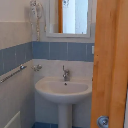 فندق مبيت وإفطار - Piscina E Aria Condizionata