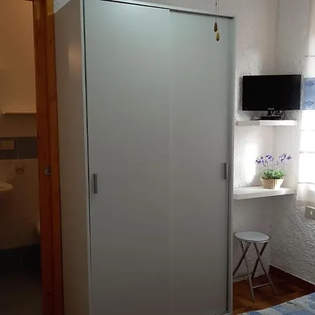 - Piscina E Aria Condizionata فندق مبيت وإفطار رينا ماجور