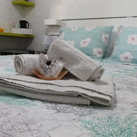 - Piscina E Aria Condizionata فندق مبيت وإفطار رينا ماجور