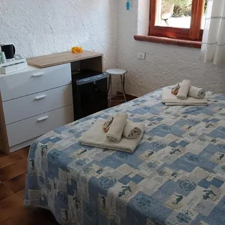- Piscina E Aria Condizionata Rena Majore