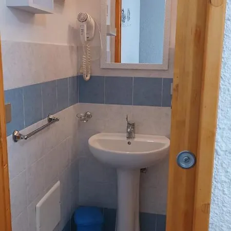 - Piscina E Aria Condizionata