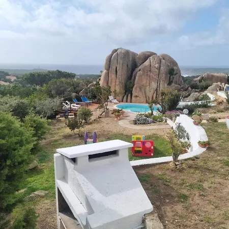 - Piscina E Aria Condizionata Bed & Breakfast *